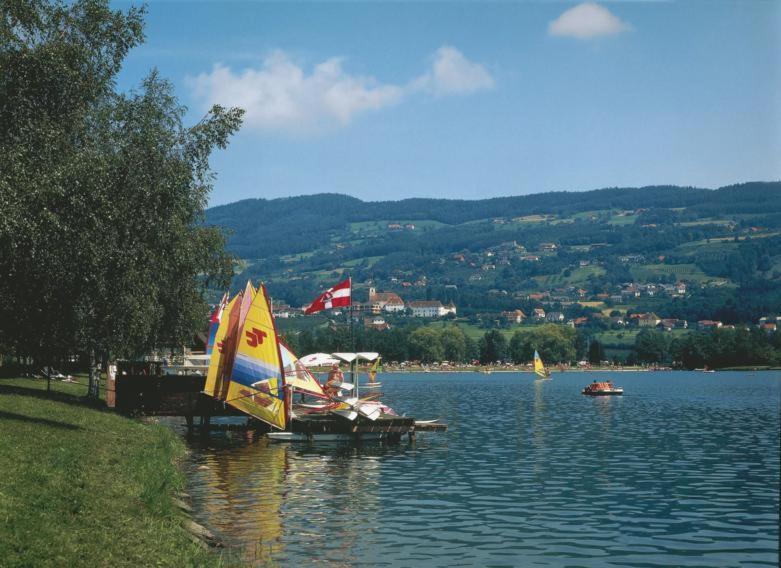 Zwei Schlafzimmer Ferienapartment Anna Am Stubenbergsee Inklusive Vier E-Bikes Экстерьер фото